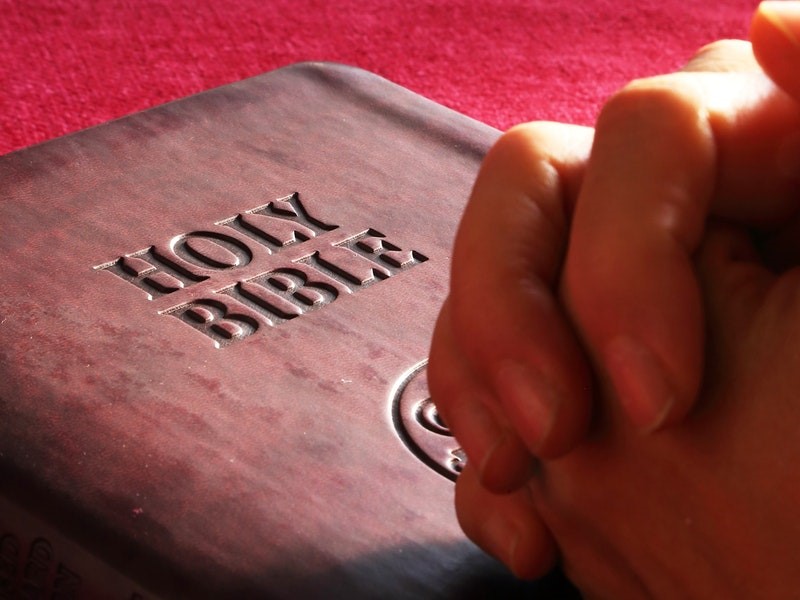 Bible Praying Hands - Pexels Footer Prayer(267559)